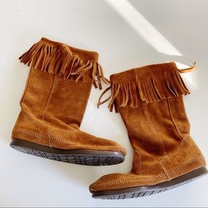 Minnetonka moccasins fringe suede boots